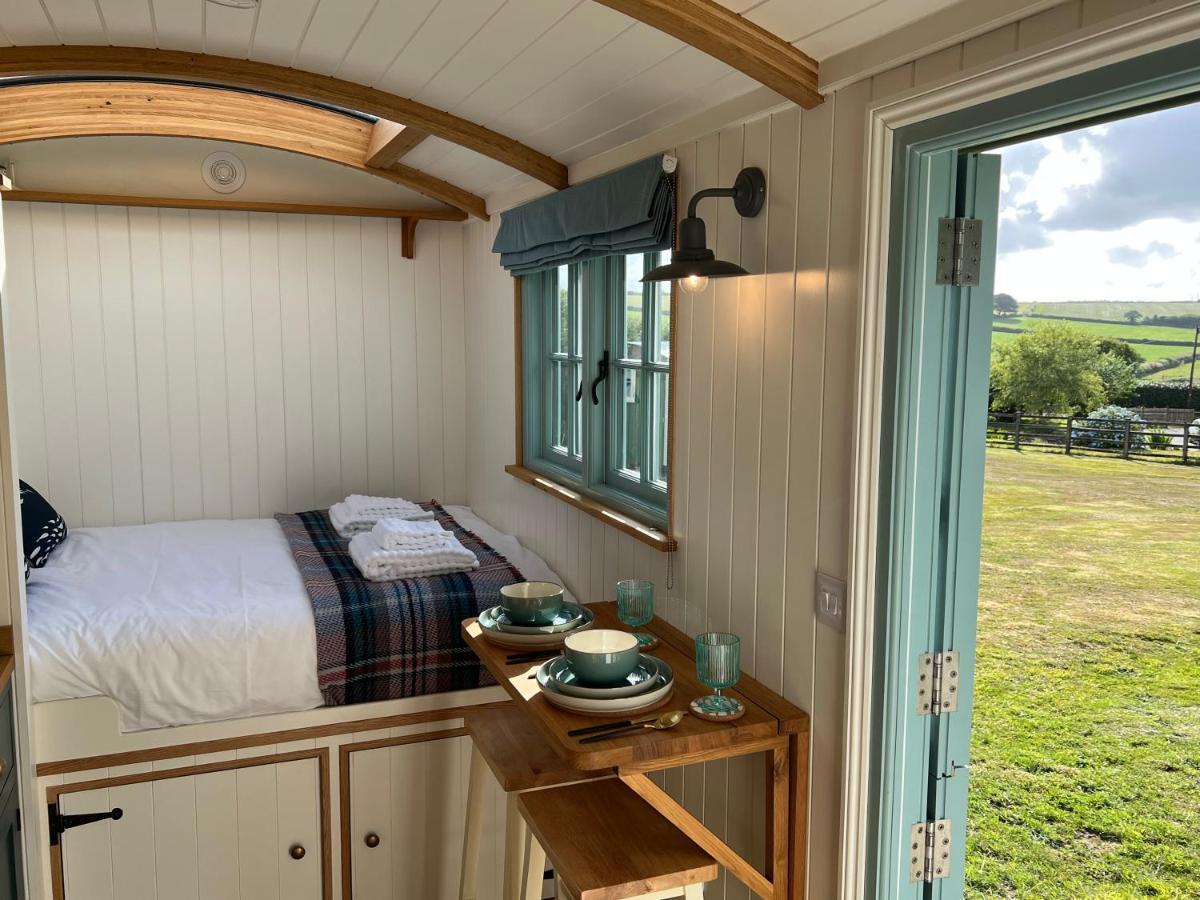 Toms Hut And Robins Rest Shepherd Huts Near Wadebridge Esterno foto